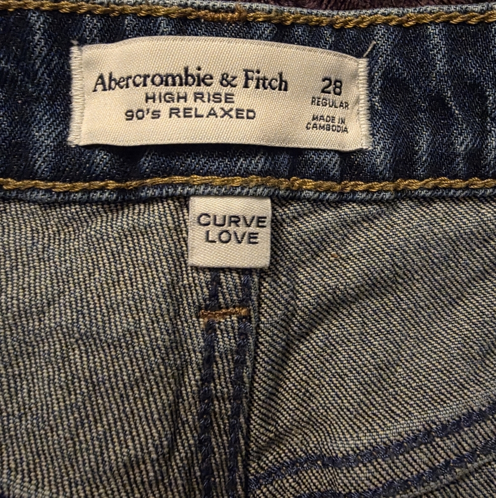 Abercrombie & Fitch 90's Relaxed Jeans in Denim Blue